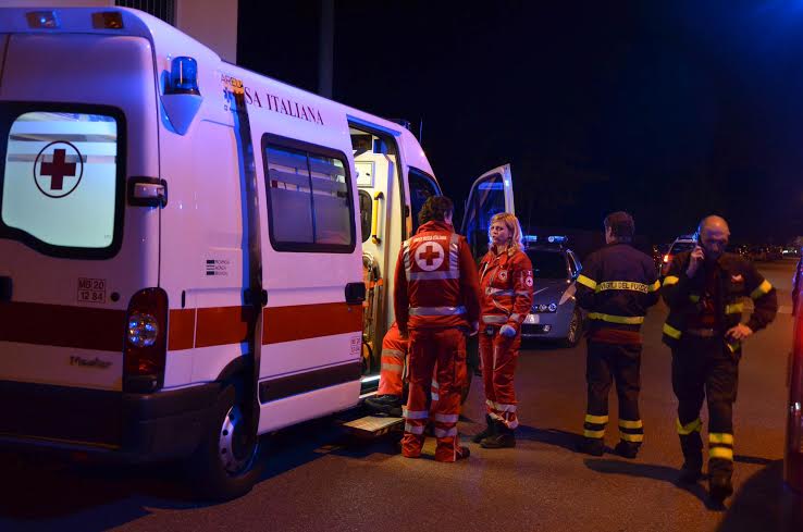 Perde il controllo dell’auto e finisce fuori strada, 37enne in codice rosso