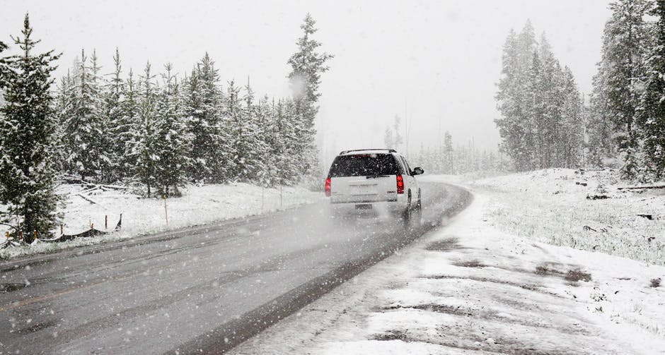 Provinciale 35 bloccata causa camion di traverso per la neve