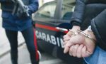 Sequestra e violenta la vicina di casa, arrestato un 35enne