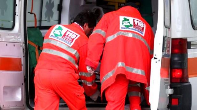 Incidente stradale due le donne coinvolte SIRENE DI NOTTE