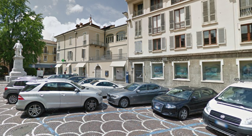Si rompe la spazzatrice olio per le strade del centro
