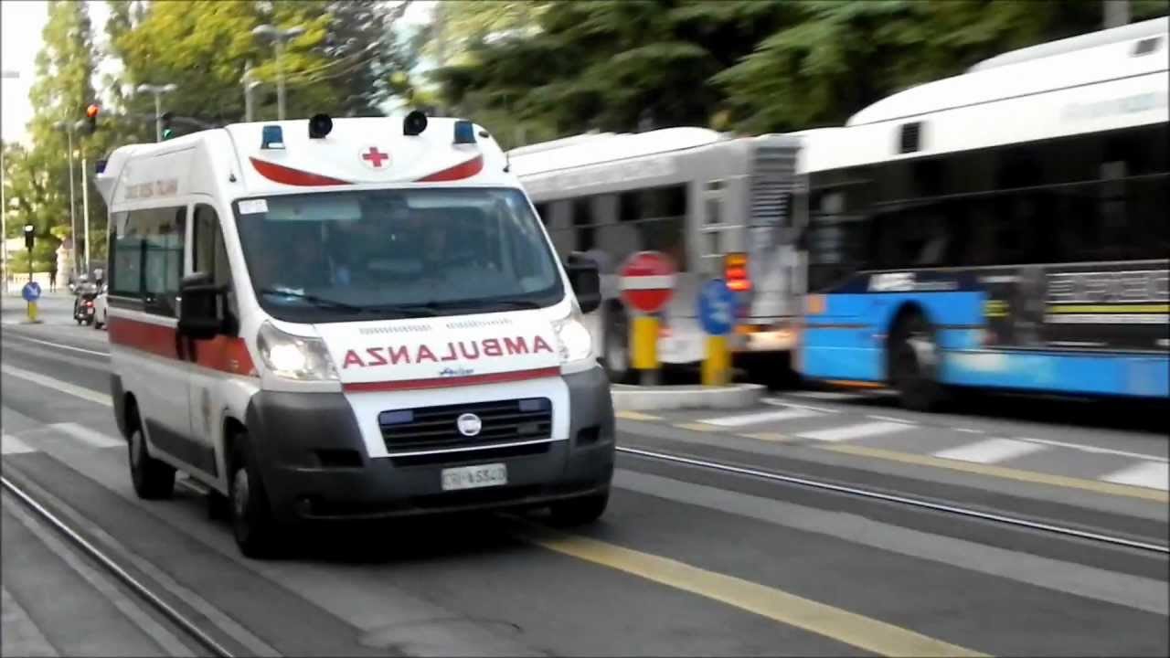 Perde il controllo dell’auto e finisce contro un muro, auto distrutta