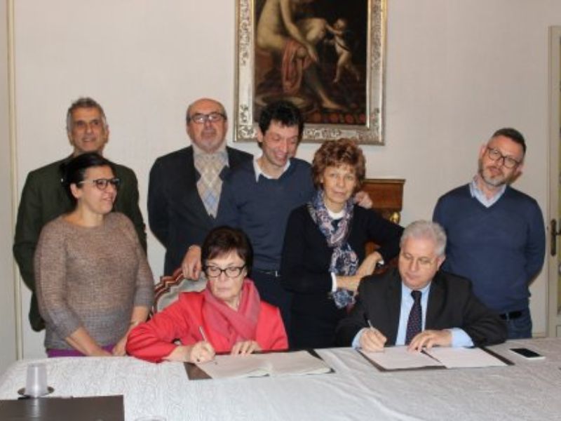 Centro Barbieri di Cremona agli anziani
