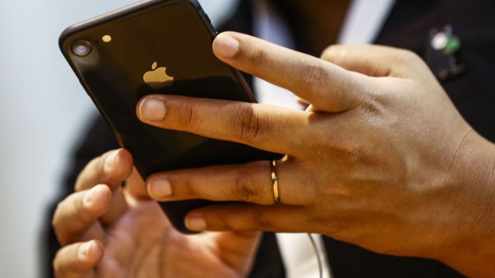 Il bug Apple del carattere indiano colpisce anche don Lorenzo