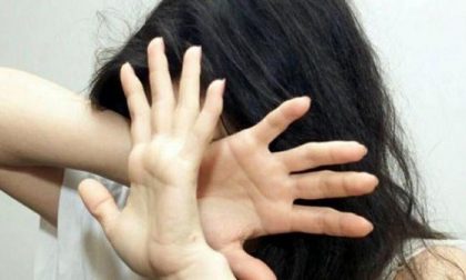 Picchia e minaccia la madre, allontanato di casa non potrà più avvicinarsi a lei