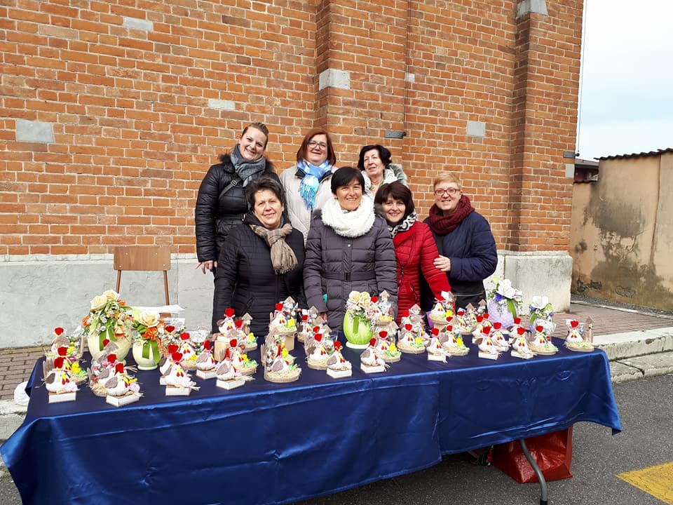 In piazza per raccogliere fondi per il tetto della chiesa FOTO