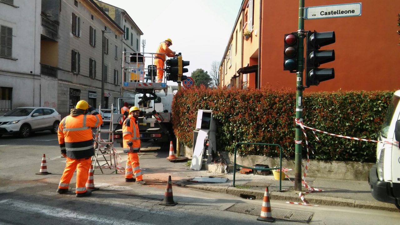 Semaforo Via Castellone tecnici sul posto