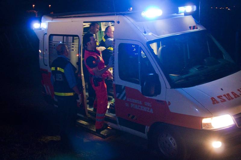 Incidente stradale coinvolto anche bambino di 3 anni SIRENE DI NOTTE