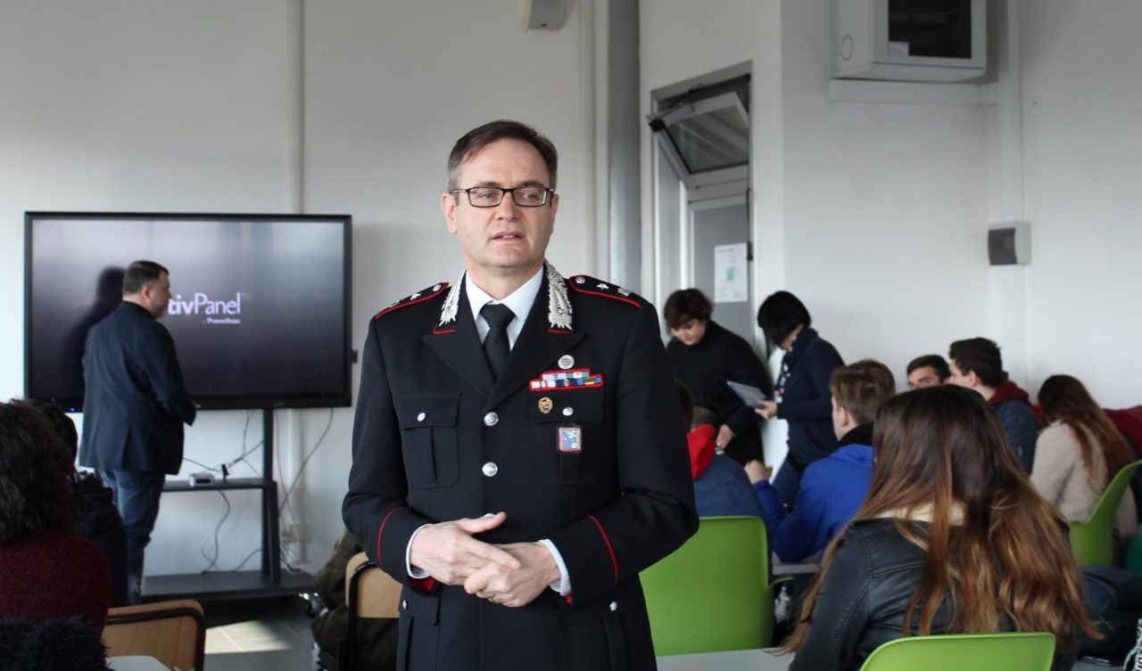 Cyberbullismo, allo Sraffa l’incontro col maggiore dei carabinieri