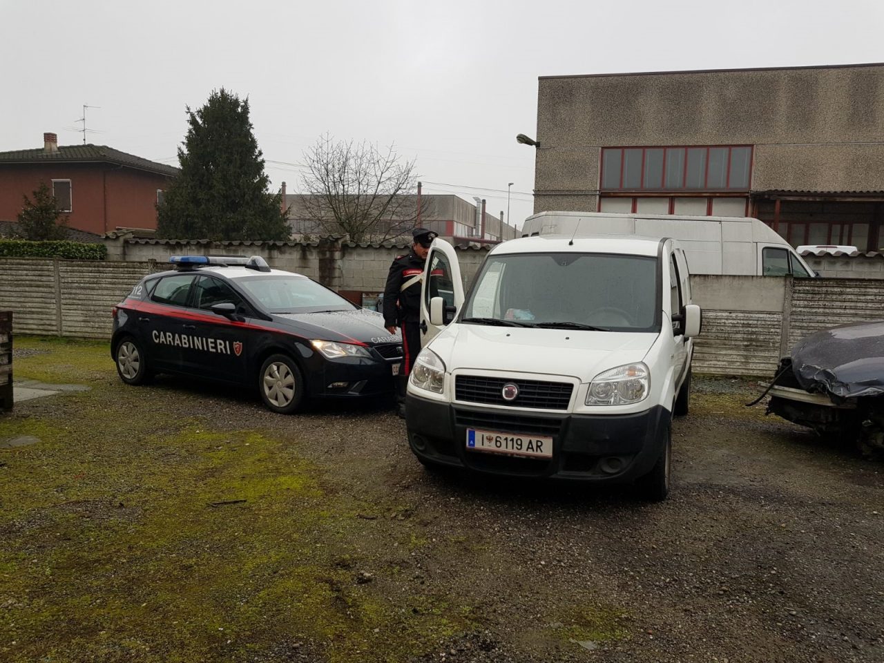 Sorpreso su un furgone rubato, denunciato per ricettazione