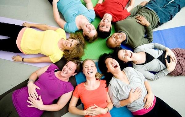 Yoga della Risata perchè ridere fa bene ma in compagnia di più