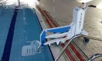 Sollevatore per disabili alla piscina comunale 