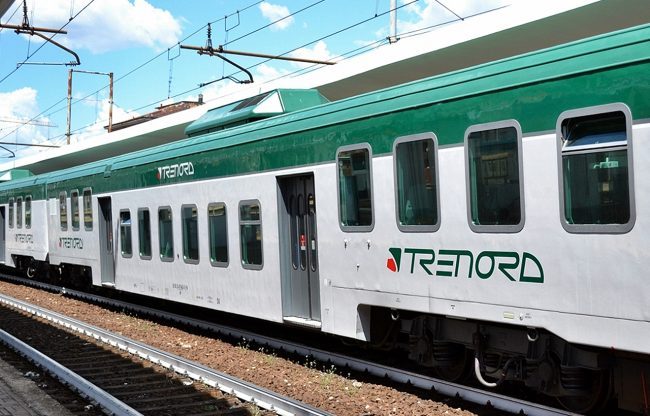 Treni presi a sassate tre casi in tre giorni: allarme in Lombardia