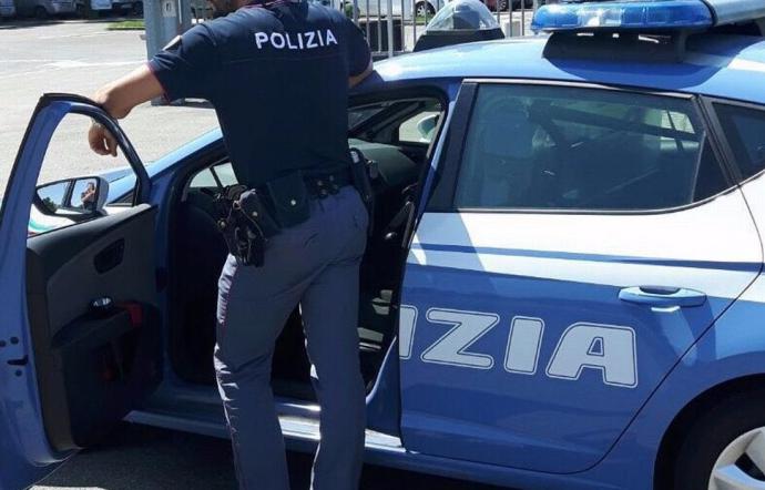 Raptus di follia al museo: ammazza una donna e ferisce tre persone