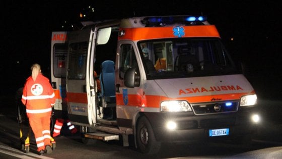 Auto contro ostacolo, grave 26enne SIRENE DI NOTTE