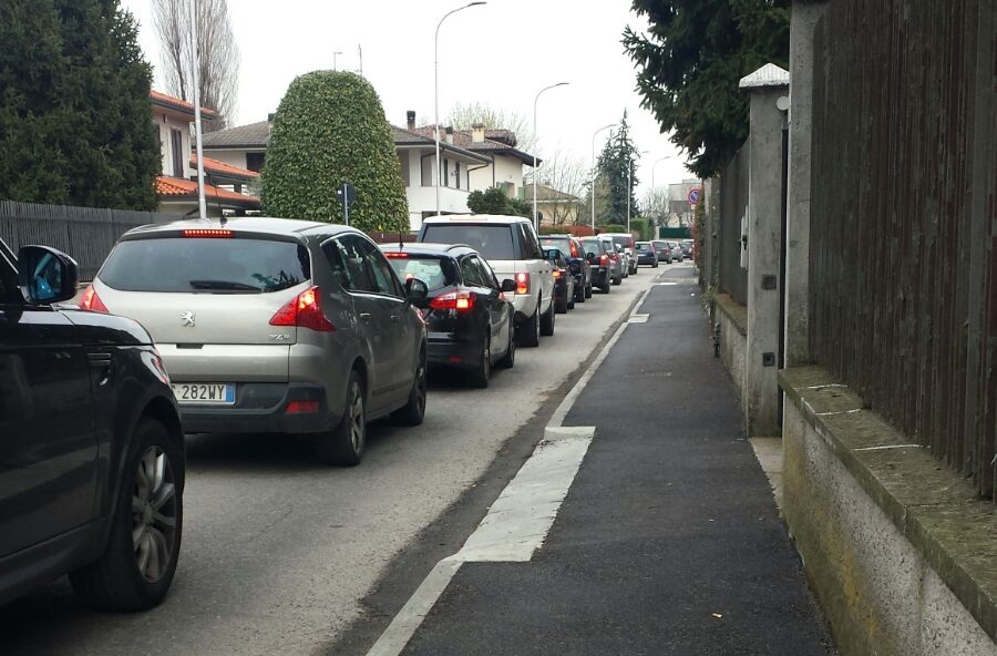 Ponte vecchio: torna il doppio senso nei festivi, ma ai residenti non basta