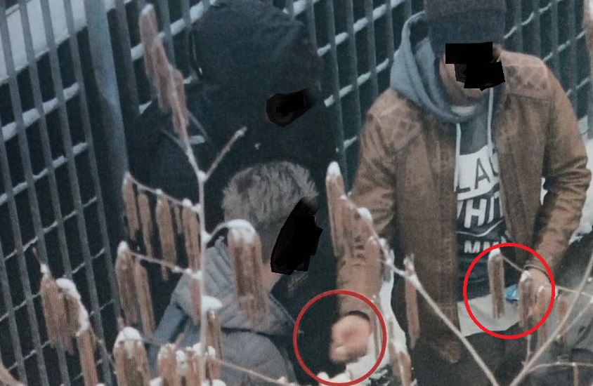 Spacciavano davanti alle scuole, banda di sudamericani in manette FOTO