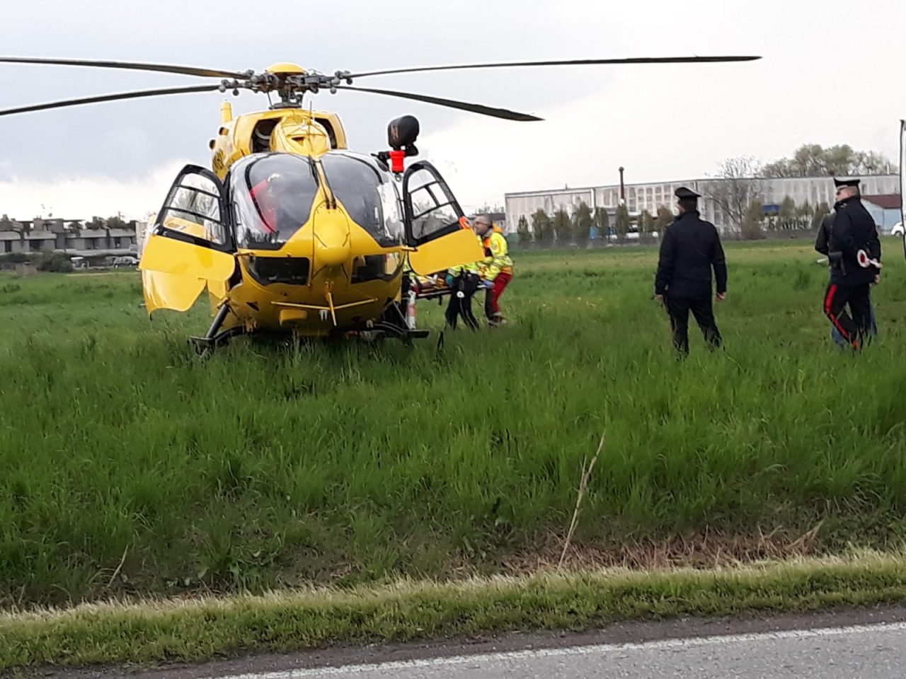 Torna a casa ubriaco finisce in coma, soccorso con l’eliambulanza