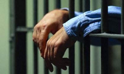 Giornata di follia in carcere a Cremona: detenuto sradica termosifone e allaga la sezione