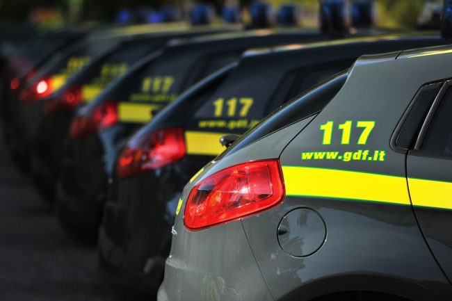 Estorsioni, minacce e spaccio nella Bassa: 13 arrestati dalla Guardia di Finanza VIDEO