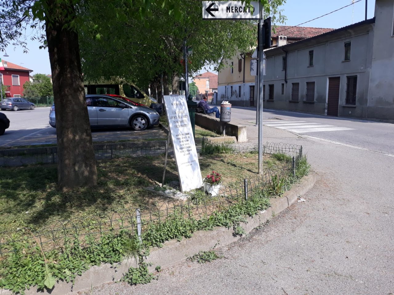 Pipì sui monumenti e feci in chiesa