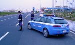 Sfottono la Polizia con un selfie sulla volante, quattro denunciati