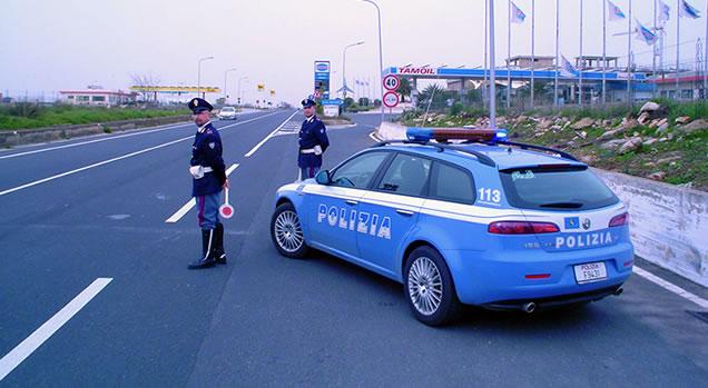 Fermato per un controllo sulla Paullese, in auto gli trovano un arsenale: denunciato