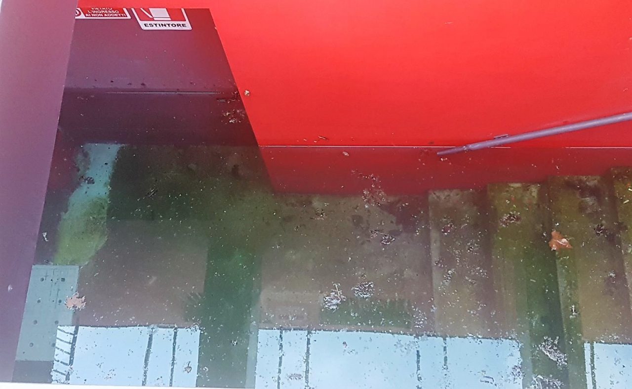 Acqua a scuola, un guasto allaga i locali caldaia della primaria