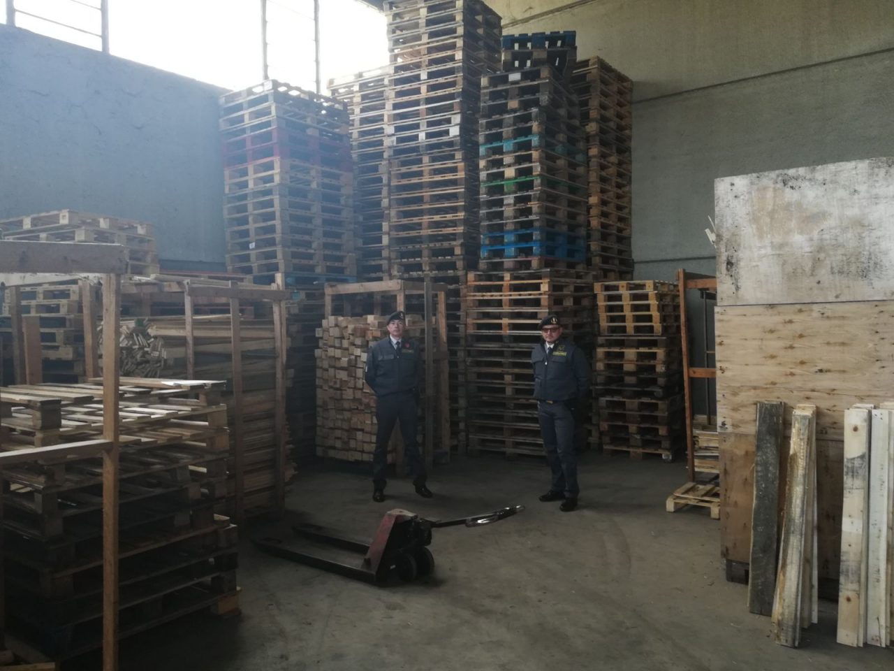 Sequestrato capannone industriale