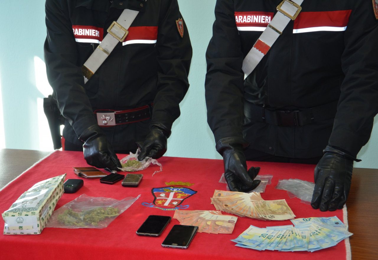 Studente minorenne spacciatore, arrestato