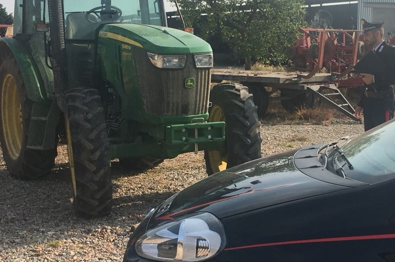 “Dammi i soldi o ti avveleno il latte” | Agricoltore arrestato per estorsione FOTO VIDEO