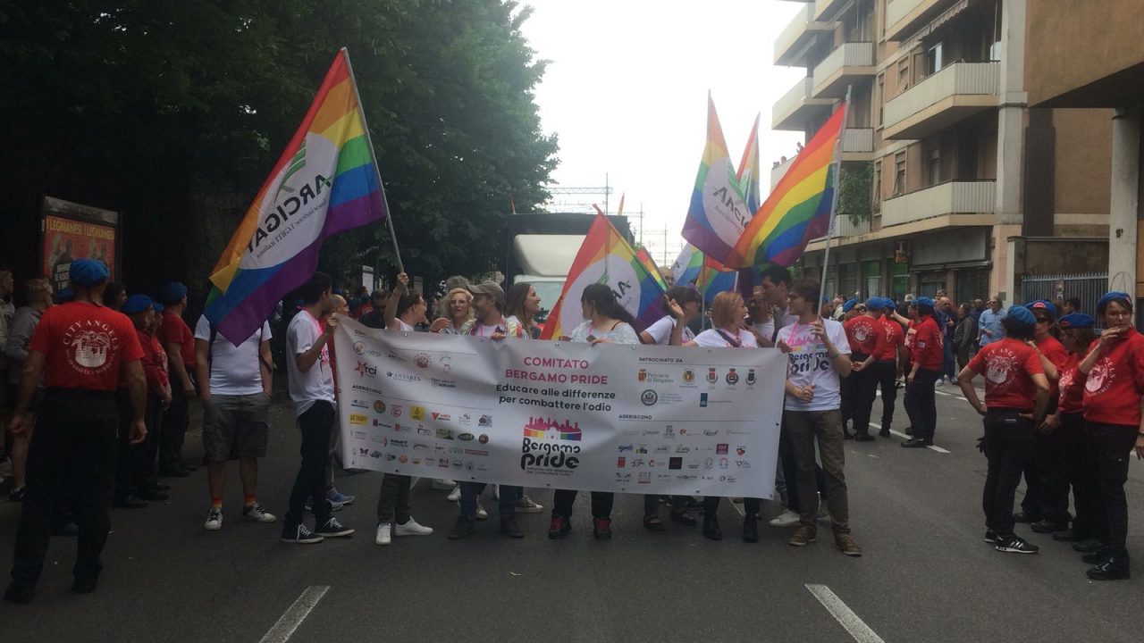 Gay Pride negato il patrocinio regionale anche a Milano è polemica