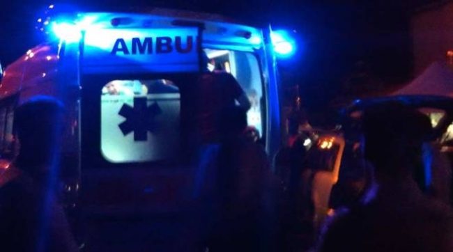 Scontro tra due auto, 3 persone in ospedale SIRENE DI NOTTE