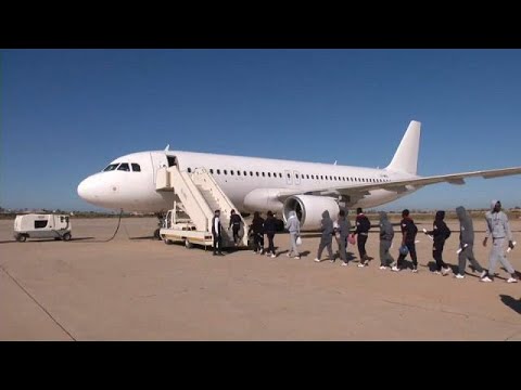 Nigeriano senza permesso di soggiorno si rifiuta di salire sull’aereo