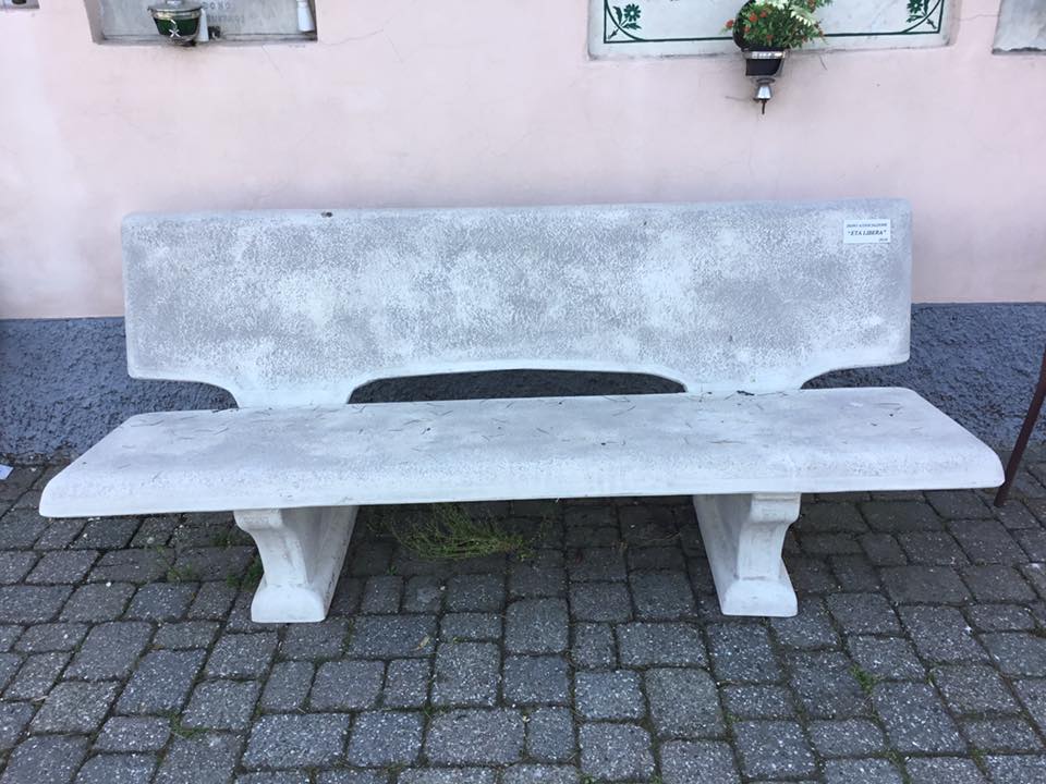 «Età libera Pianengo» dona tre panchine al cimitero