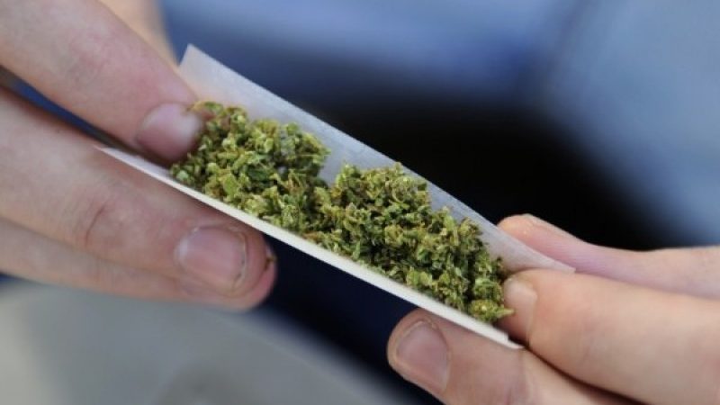 Nascondeva la marijuana, segnalato un 24enne: scatta il ritiro della patente
