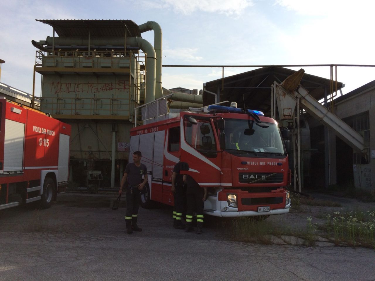 Incendio Agnadello, atto vandalico all’ex azienda di legname FOTO