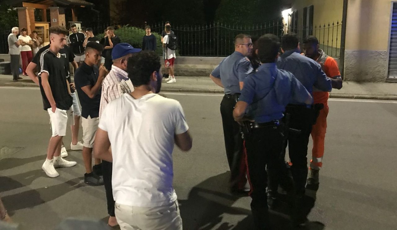 Rissa tra pizzaiolo e cliente botte a colpi di pala