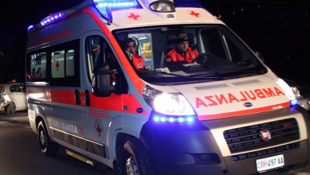 Incidente stradale all’alba, 4 giovani in ospedale SIRENE DI NOTTE