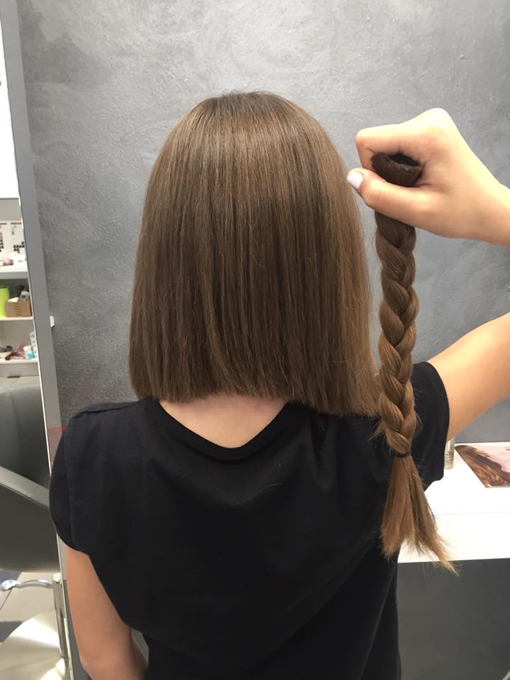 Si taglia i capelli per donarli ai malati, a soli 11 anni