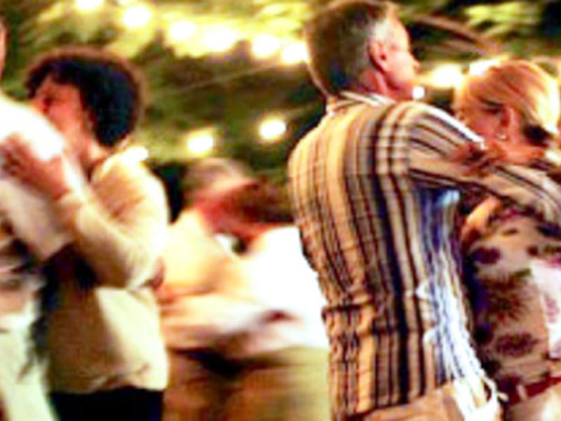 Serate danzanti nei quartieri: primo appuntamento domani