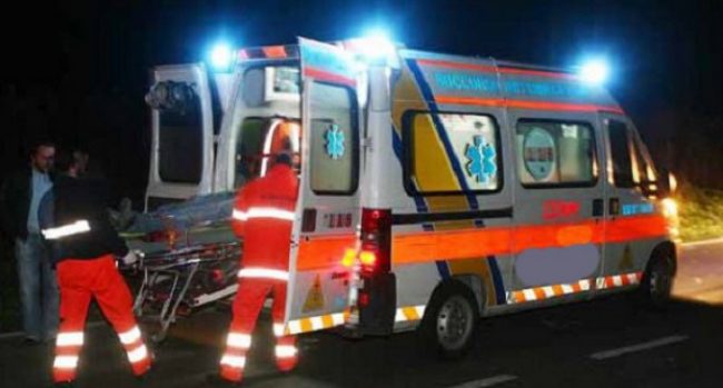 Caduta al suolo per un bambino di 5 anni SIRENE DI NOTTE