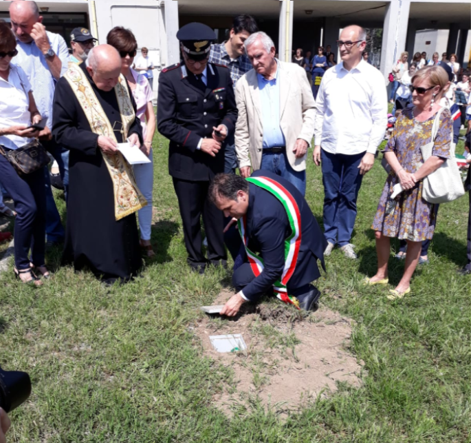 Posata la prima pietra per la nuova scuola