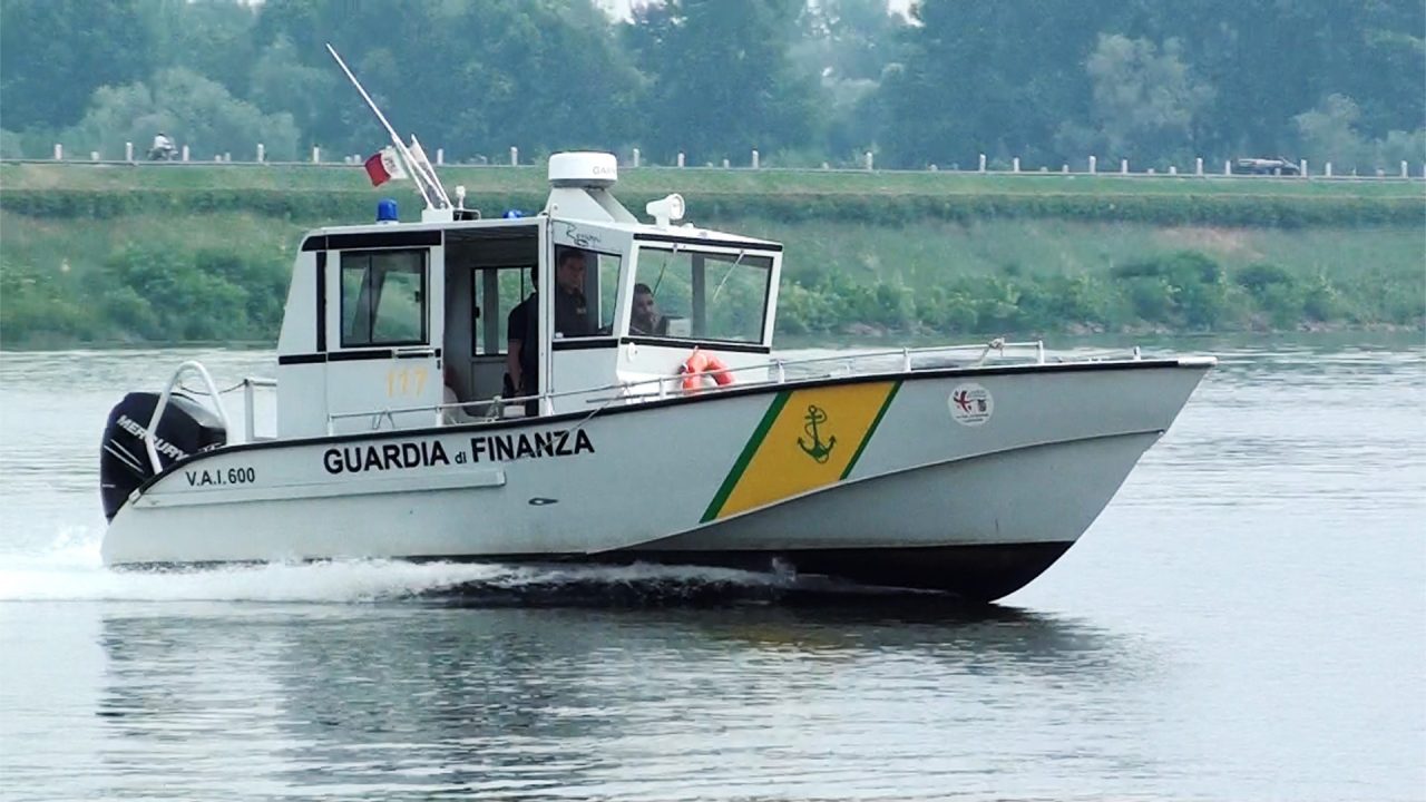 Sequestrato ristorante galleggiante a Porto Catena