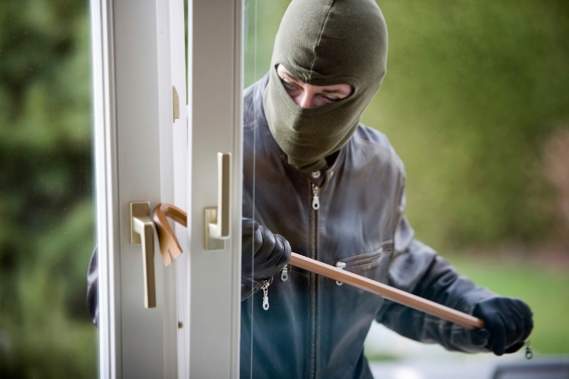 Ladri in azione: svaligiate tre case in poche ore