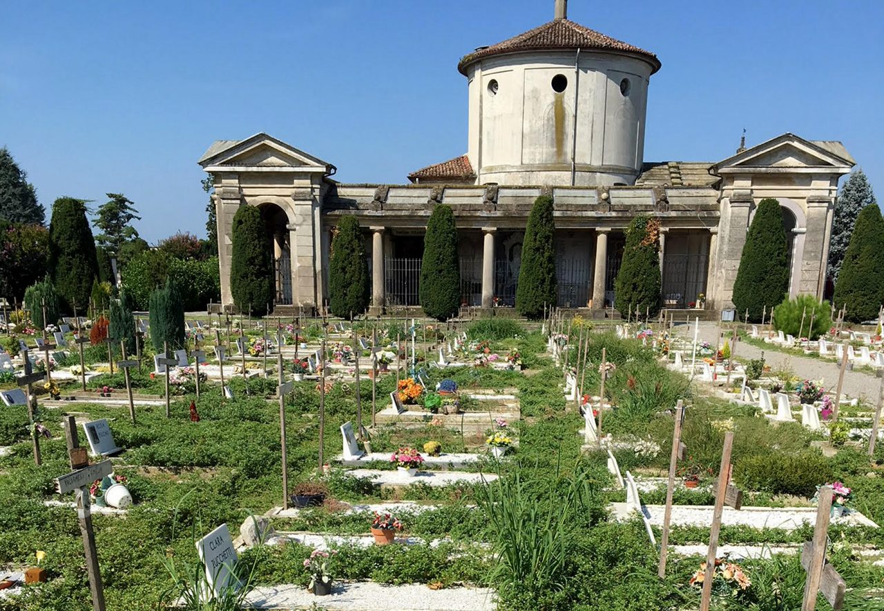 Grave incuria al cimitero Maggiore FOTO