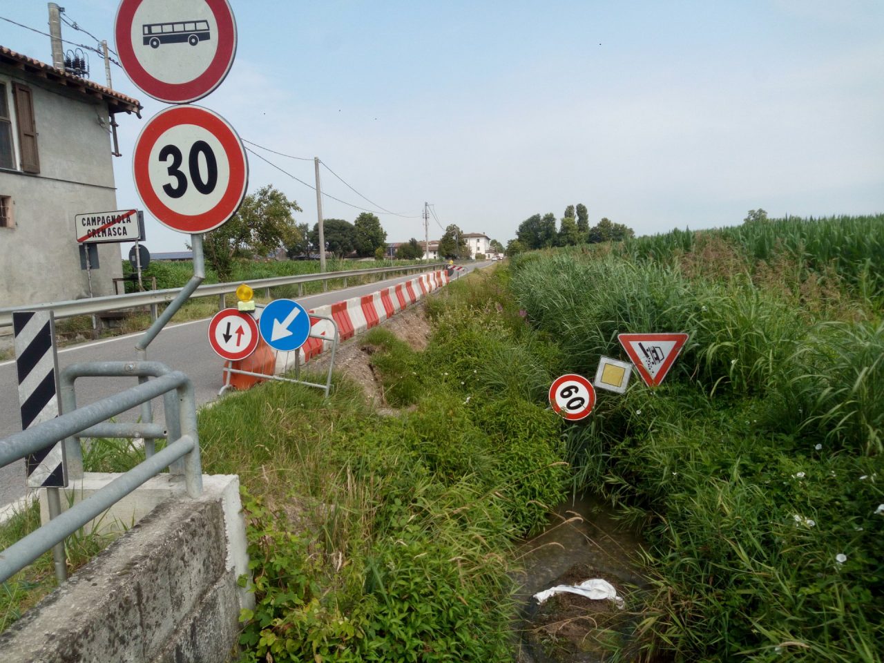 Cede la banchina: senso unico alternato in entrata a Campagnola
