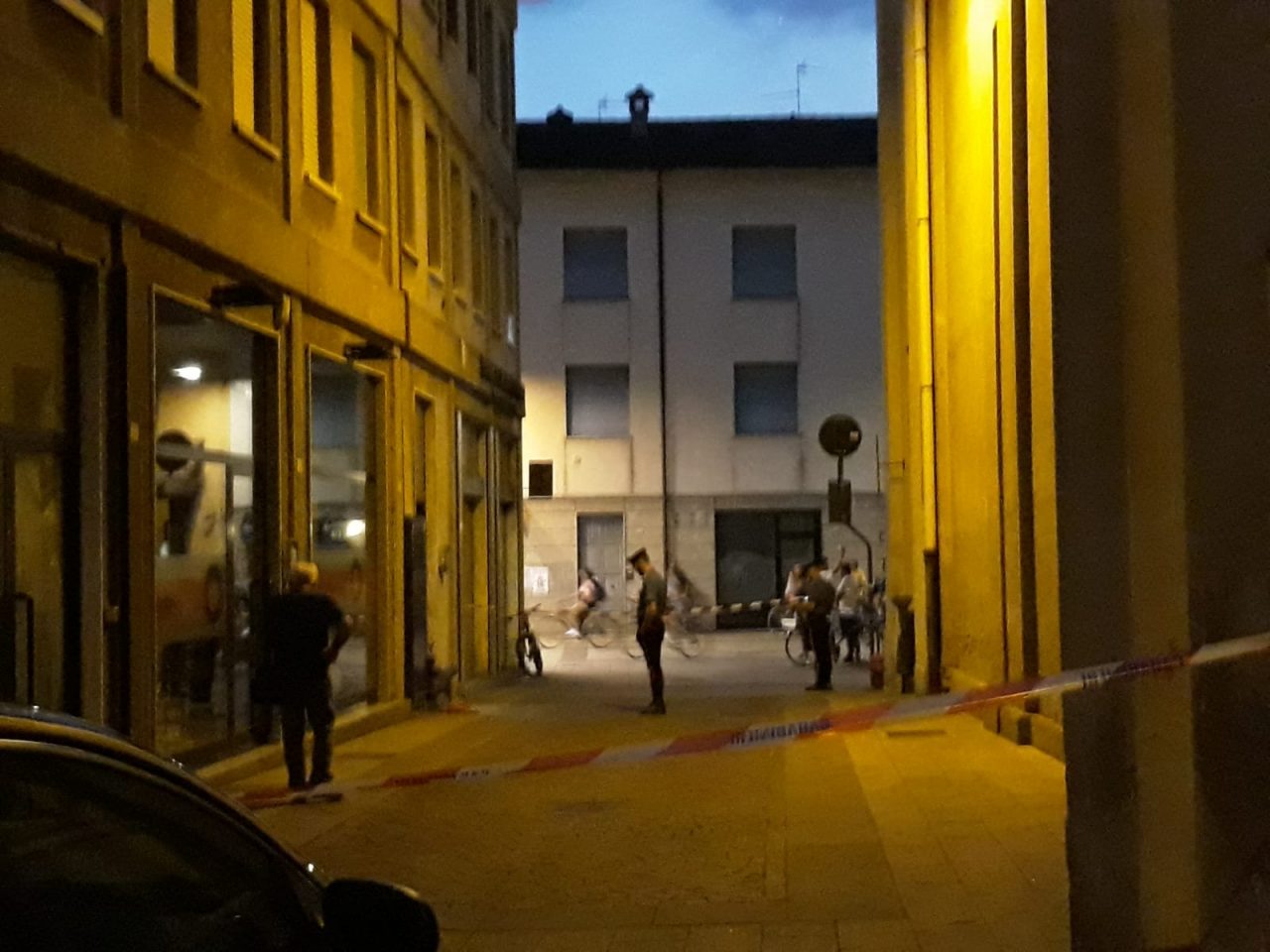 Anziano trovato morto nell’androne di casa