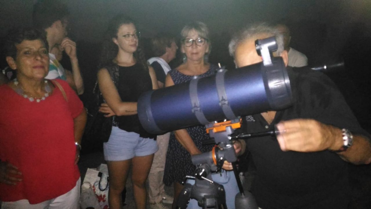 Eclissi lunare incanta Pieranica riunita a Madonna dei campi FOTO