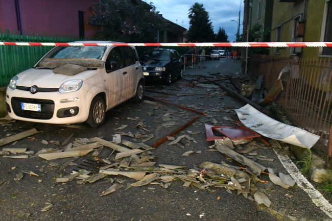Tromba d’aria nella notte, danni e feriti FOTO